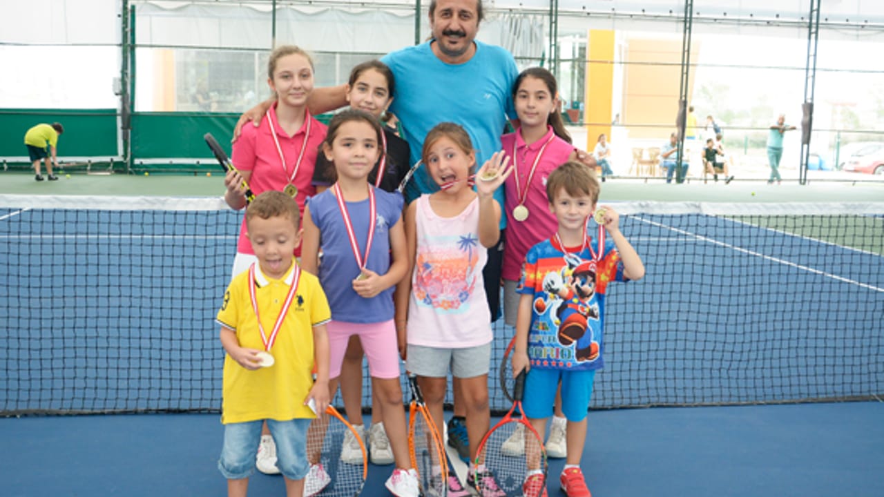 Çorlu'da Tenis Şöleni...